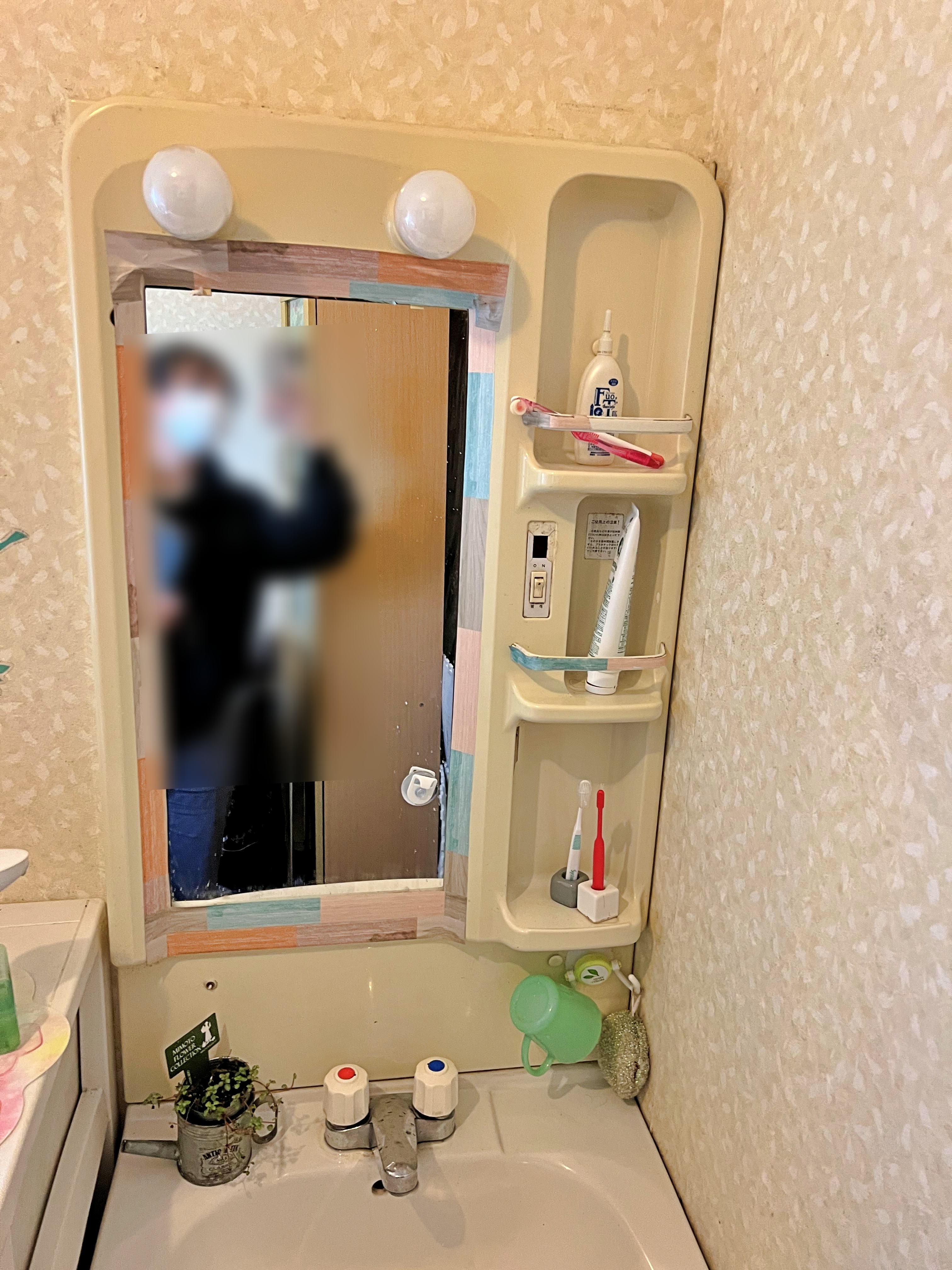 洗面化粧台をリフォーム致しました。